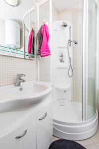Kúpeľňa v ubytovaní Apartment Maja Opatija with Free Private Parking and Lovely Sea View Terrace + 37 fotografií