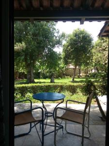 Κήπος έξω από το Hotel Dougas