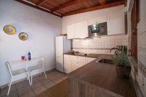Nhà bếp/bếp nhỏ tại Villas Los Torres I