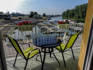 Výhled na řeku, která protéká v blízkosti apartmánu