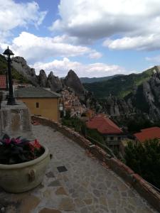 Photo de la galerie de l'établissement Monserrat, à Castelmezzano