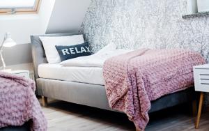 Posteľ alebo postele v izbe v ubytovaní Apartamenty EverySky - Osiedle Podgórze 1D-27