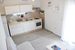 Kuchyň nebo kuchyňský kout v ubytování Apartments Milas