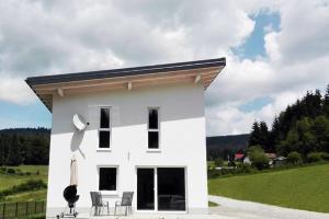 Das Gebäude in dem sich das Ferienhaus befindet