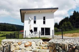 Das Gebäude in dem sich das Ferienhaus befindet