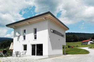 Das Gebäude in dem sich das Ferienhaus befindet