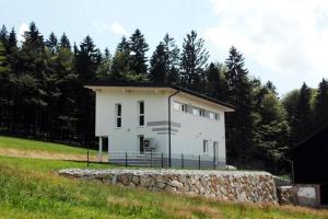 Das Gebäude in dem sich das Ferienhaus befindet