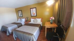 Llit o llits en una habitació de Hotel Motel Hospitalité