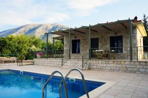 Πισίνα στο ή κοντά στο Forest Villas Kefalonia