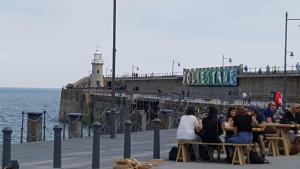 フォークストンにあるFolkestone harbour viewのギャラリーの写真