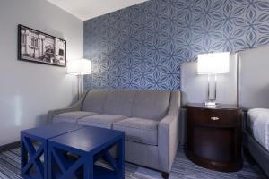 Posezení v ubytování Best Western PLUS Franklin Square Inn