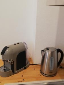 Coffee and tea making facilities at Il lago del Mugello B&B