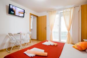 Postel nebo postele na pokoji v ubytování Apartmani Diki