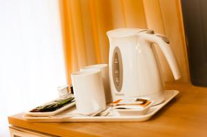 Oprema za pripravo čaja oz. kave v nastanitvi Hotel Carlton Mayfair