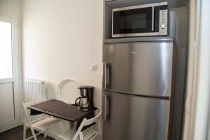A kitchen or kitchenette at Gazi Area close to Metro