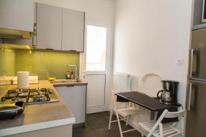 A kitchen or kitchenette at Gazi Area close to Metro Még 32 kép