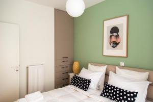 A bed or beds in a room at Gazi Area close to Metro