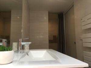 Bilik mandi di Chaleureux et confortable 8 pers plein centre +4 gambar