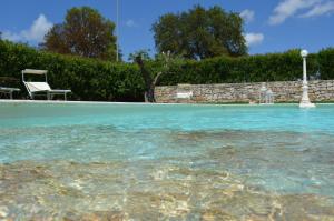 The swimming pool at or close to Masseria Paglieroni