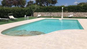 The swimming pool at or close to Masseria Paglieroni