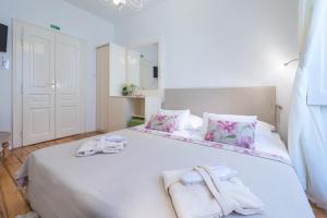Postel nebo postele na pokoji v ubytování Guest House Flores
