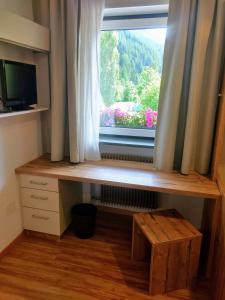 TV a/nebo společenská místnost v ubytování Gasthof Kreuzwirt