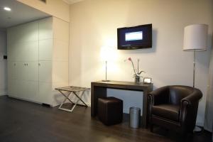 TV a/nebo společenská místnost v ubytování La Dimora del Baco Hotel