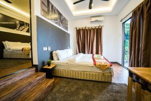Ein Bett oder Betten in einem Zimmer der Unterkunft The Barat Tioman Beach Resort