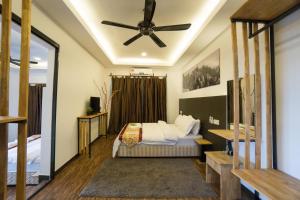 Ein Bett oder Betten in einem Zimmer der Unterkunft The Barat Tioman Beach Resort