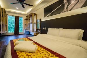 Ein Bett oder Betten in einem Zimmer der Unterkunft The Barat Tioman Beach Resort