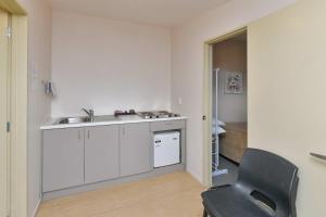 Kuchyň nebo kuchyňský kout v ubytování Wayside Motel