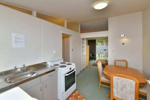Kuchyň nebo kuchyňský kout v ubytování Wayside Motel