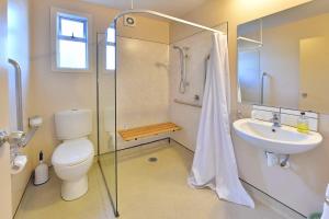 Koupelna v ubytování Wayside Motel