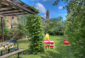A garden outside Appartamento in Villa a 5 KM dal mare