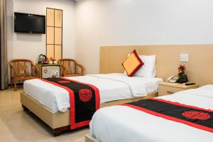 Postel nebo postele na pokoji v ubytování Le Duong Hotel