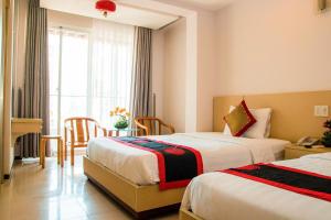 Postel nebo postele na pokoji v ubytování Le Duong Hotel