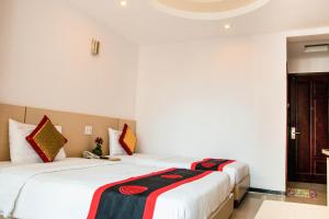 Postel nebo postele na pokoji v ubytování Le Duong Hotel