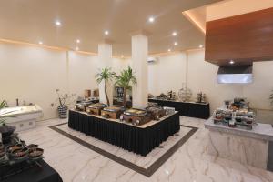 a room with aasteryasteryasteryasteryasteryasteryasteryasteryasteryasteryasteryastery at Vila Ombak in Gili Trawangan
