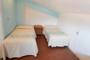 Hotel Al Faro tesisinde bir odada yatak veya yataklar