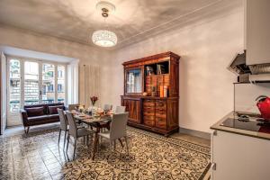 a kitchen and dining room with a table and chairs at Feronia Guest house in Rome