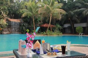 Bazén v ubytování Treasure Island Resorts Lonavala nebo v jeho okolí