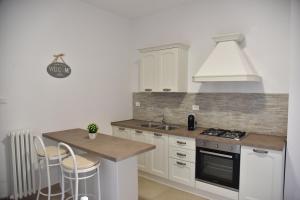 O bucătărie sau chicinetă la Maison Veronique +33 fotografii