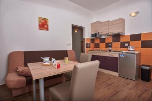 Kuchyňa alebo kuchynka v ubytovaní Apartmani B&B