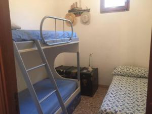 Lliteres en una habitació de Alghero cheap holidays