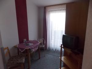 TV a/nebo společenská místnost v ubytování Gasthof Rhönperle