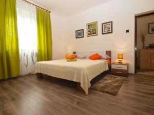 Postel nebo postele na pokoji v ubytování Apartment Luciano 1540