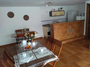 a kitchen and dining room with a table and chairs at Casa Quercus con piscina privada in Cortes de la Frontera