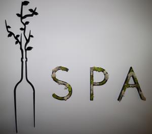 a vase and a letter s with a plant in it at Ch&acirc;teau Roslane Boutique h&ocirc;tel & Spa in Mekn&egrave;s