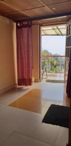 Balkón nebo terasa v ubytování YMCA Tourist Hostel Shimla