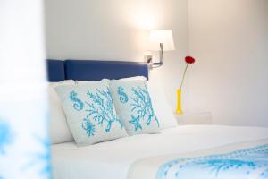 Cama o camas de una habitación en Cormoran Hotel